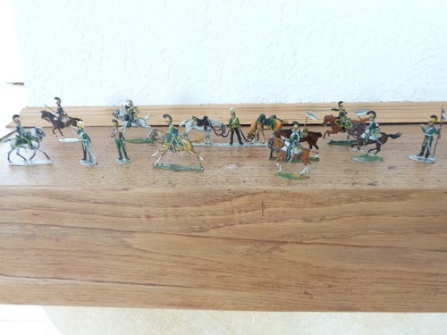 Anciens soldats plats étain - anciens,