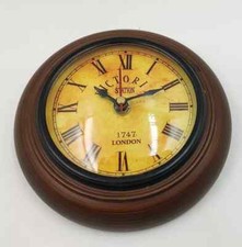 Horloge murale en bois de