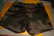 SHORT CAMOUFLE DE TYPE COMBAT