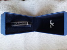 Bracelet jonc Swarovski avec strass noirs