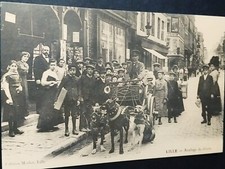 59-LILLE ".ATTELAGE DE CHIENS." Epoque vers 1910"C.P.A".Pas d'écriture