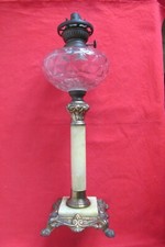 ANCIENNE  BELLE   LAMPE à PETROLE CRISTAL  BACCARAT  BRONZE et ONYX  AVEC GLOBE