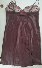 Nuisette sexy en satin violet