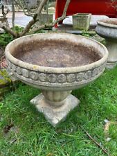 Vasque extérieur : Grande jardinière en pierre reconstituée vintage