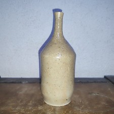 Petit vase en grés signé LES