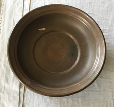 Ancien plat rond en cuivre en très bon état  Ø 25 cm avec un anneau