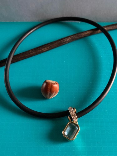 Collier doré ras - collier,