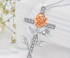 Magnifique Collier en Croix