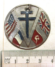 Insigne Patriotique Libération 44/45 CROIX LORRAINE + V + drapeaux alliés  Lot 1
