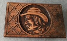 Ancienne  Boite  à  Bijoux  En Bois Sculpté  Decor Breton Avec Signature