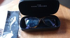 The Marc Jacobs Lunettes Monture avec étui.