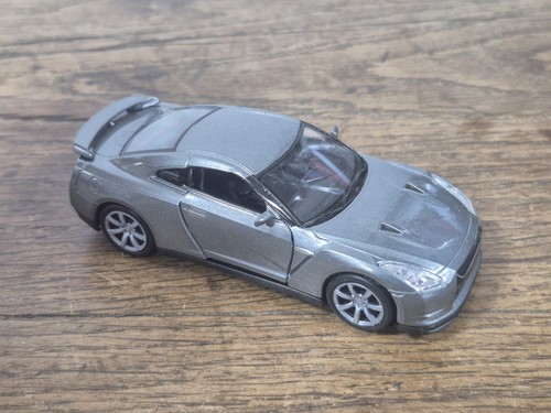 Voiture miniature nissan gtr - voiture,