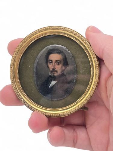 Miniature homme fixé sous - homme,