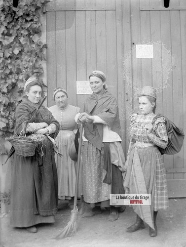 Femmes costume régional - femmes, en