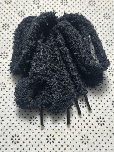 Black fluffy plush - black,
