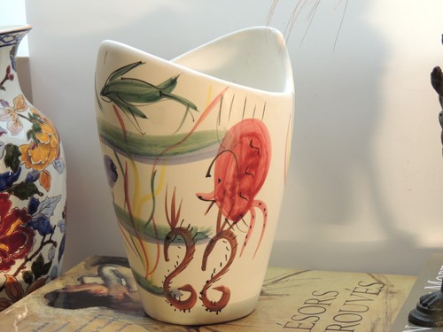 Vase forme libre aux - , poissons