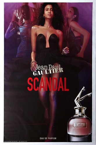 Affiche publicitaire roulée