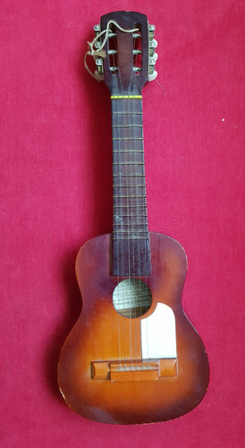 Petite guitare museo del - petite,