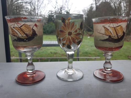 Lot verres pied ancien - lot, 3x