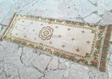 TAPIS / DESCENTE DE LIT en Laine à motif floral (Années 1960-70)