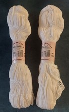 Lot de deux écheveaux de fil