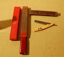 TRES BEL ÉTAT .ANCIEN COUPE CHOUX  A LAME ET MANCHE DÉORÉ.AVEC AIGUISEUR ANCIEN