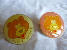 LOT  2  PIN'S   TABLE  RONDE