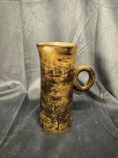 Carafe en céramique signée