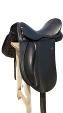 Selle en cuir de dressage noir