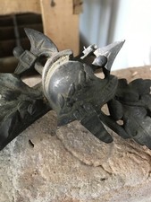 decoration militaires Bronze Casque Hache Flèche XIX