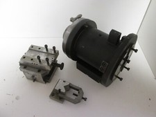 Appareil à rectifier les poinçons avec plateau diviseur