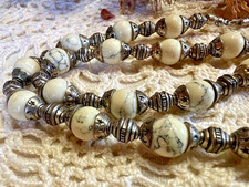 Collier ancien perles céramique métal argenté blanc - 50 cm