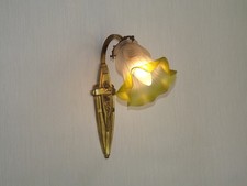 Applique murale simple art déco français laiton détail rose abat-jour blanc et vert 5507