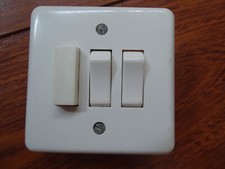 LEGRAND NEPTUNE interrupteur double va et vient et un bouton poussoir