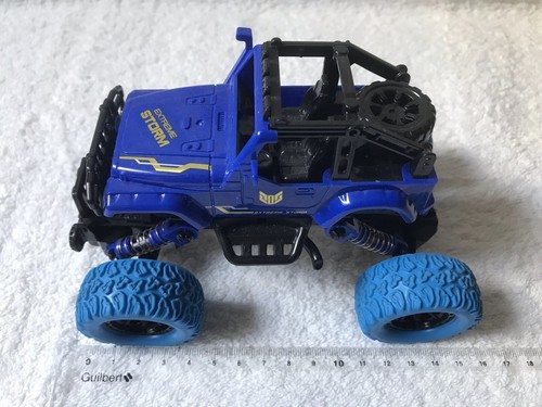 Neuf grande voiture rétro - à,