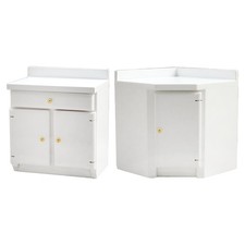 Armoire de maison de poupée