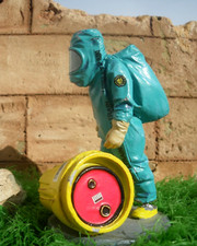 Collection  " SOLDATS du FEU": POMPIER BELGE ,Intervention Chimique , 2001.no 75