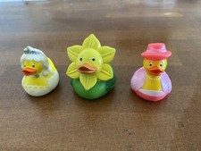 Lot De 3 Canards en plastique pour le bain. Décoration