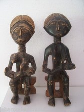 Deux  statues . Afrique Ghana