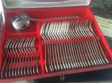 MENAGERE DE 37 PIECES  EN METAL ARGENTE  84 GR