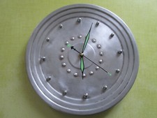 Pendule en métal style industriel