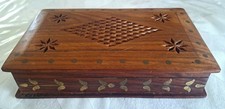 Boite en bois ajouré et incrustations en laiton