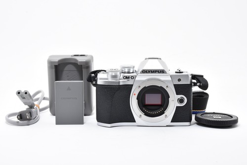 Near mint olympus d e - om-d, e-m10