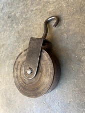Ancienne  poulie en fer et