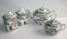 Service à thé en porcelaine