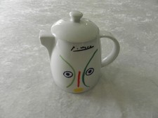 Verseuse en porcelaine de