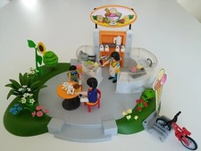 Lot Playmobil. Glacier, avec accessoires, personnages. Marchand de glaces.