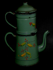Ancienne cafetière émaillée décor floral feuille  houx fruit rouge couleur vert