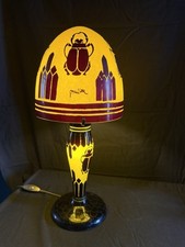 Lampe en pate de verre signee Muller Tip art nouveau à  décor des scarabées