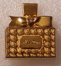 pin's MISS DIOR- Christian DIOR- Parfum- doré or fin- bijoux- années 90 -